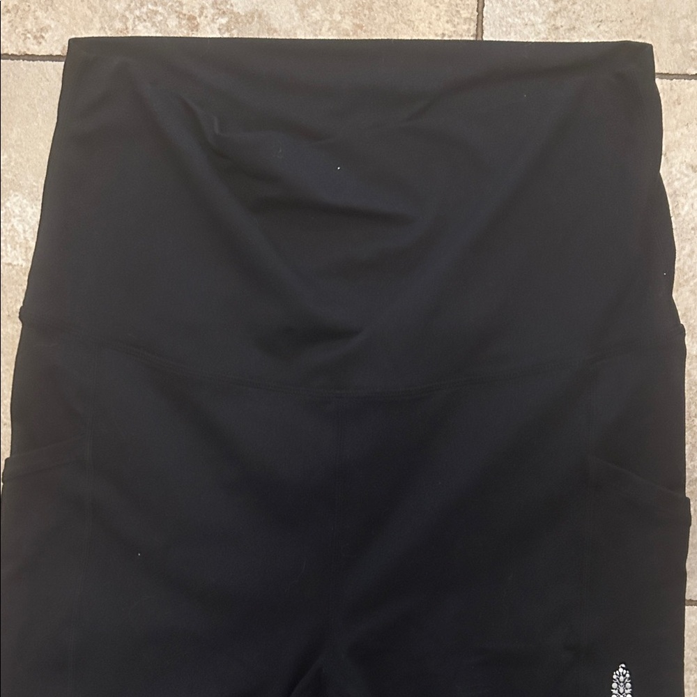 Elegant Black Women's Free People Flare Yoga pants - Picture 3 of 4